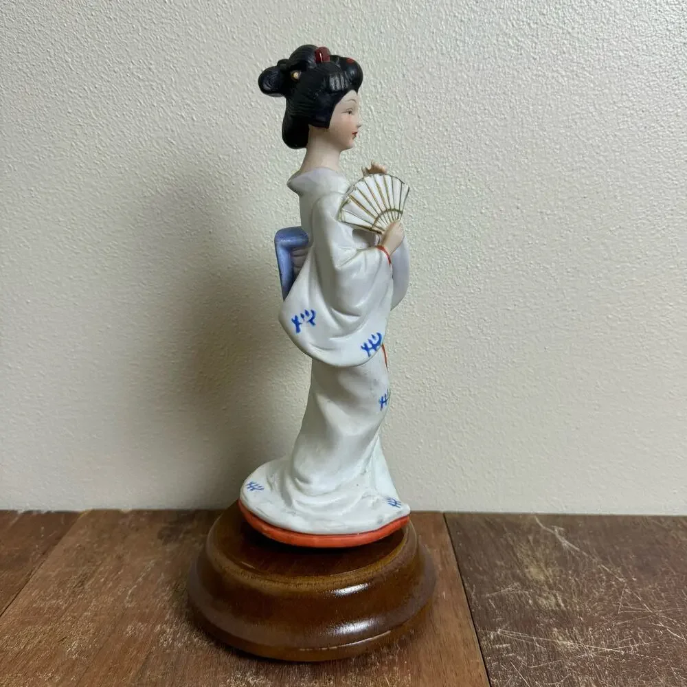 Vintage Japanese‎ Geisha with Fan Bisque Ceramic Wood Base Music Box